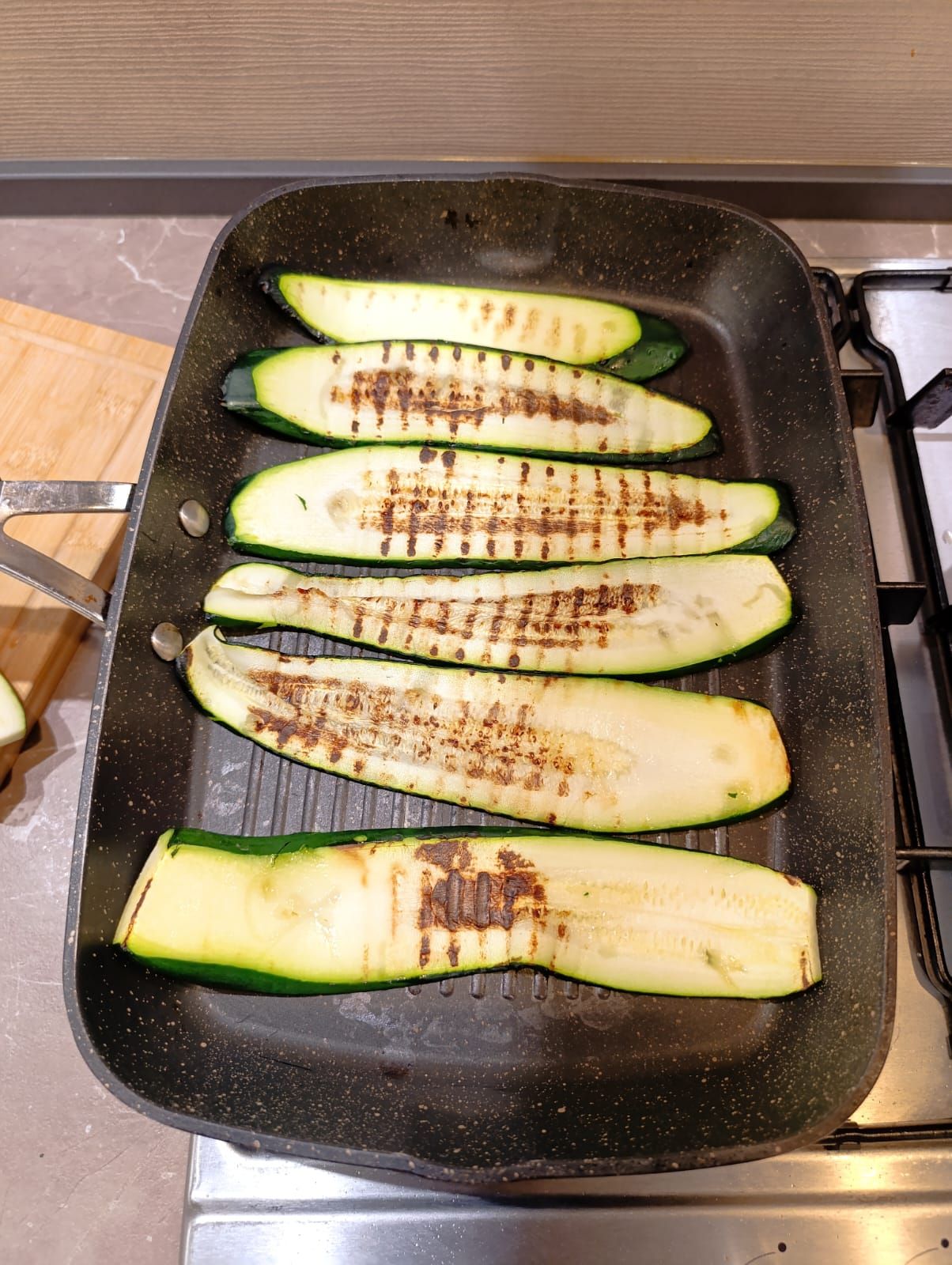 🥒 Involtini di zucchine grigliate con formaggio e menta — passaggio 2